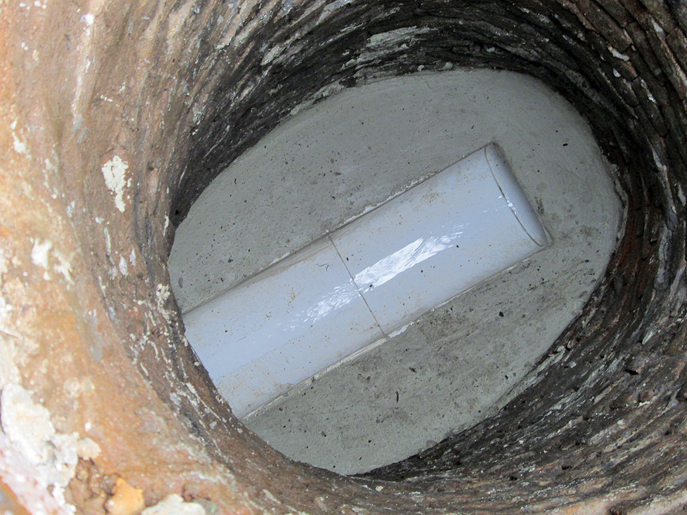 Lift Stations/Accessories - RELINER/Duran Manhole Invert Channel System