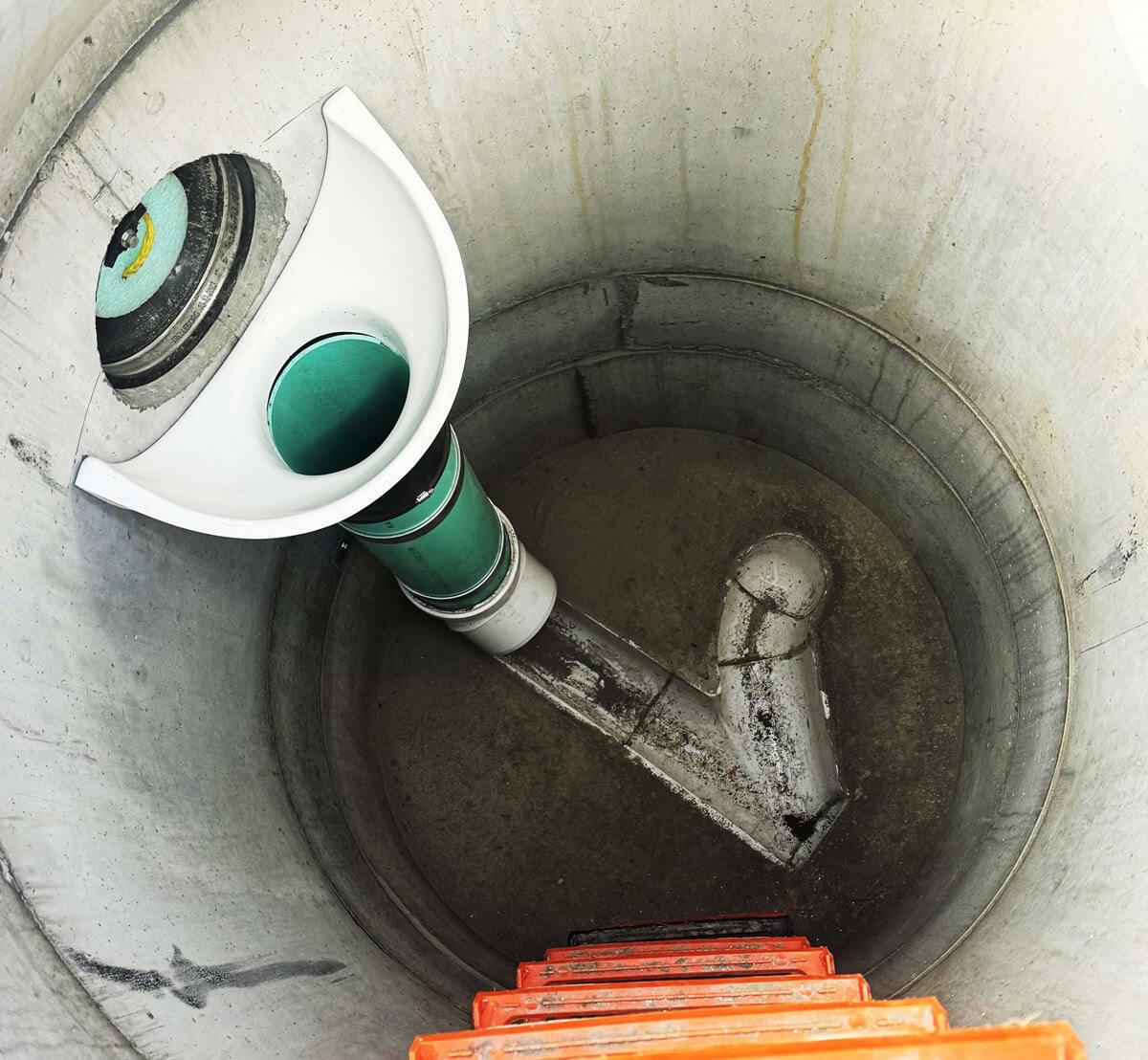 Efficient Flow Solutions for Every Manhole
