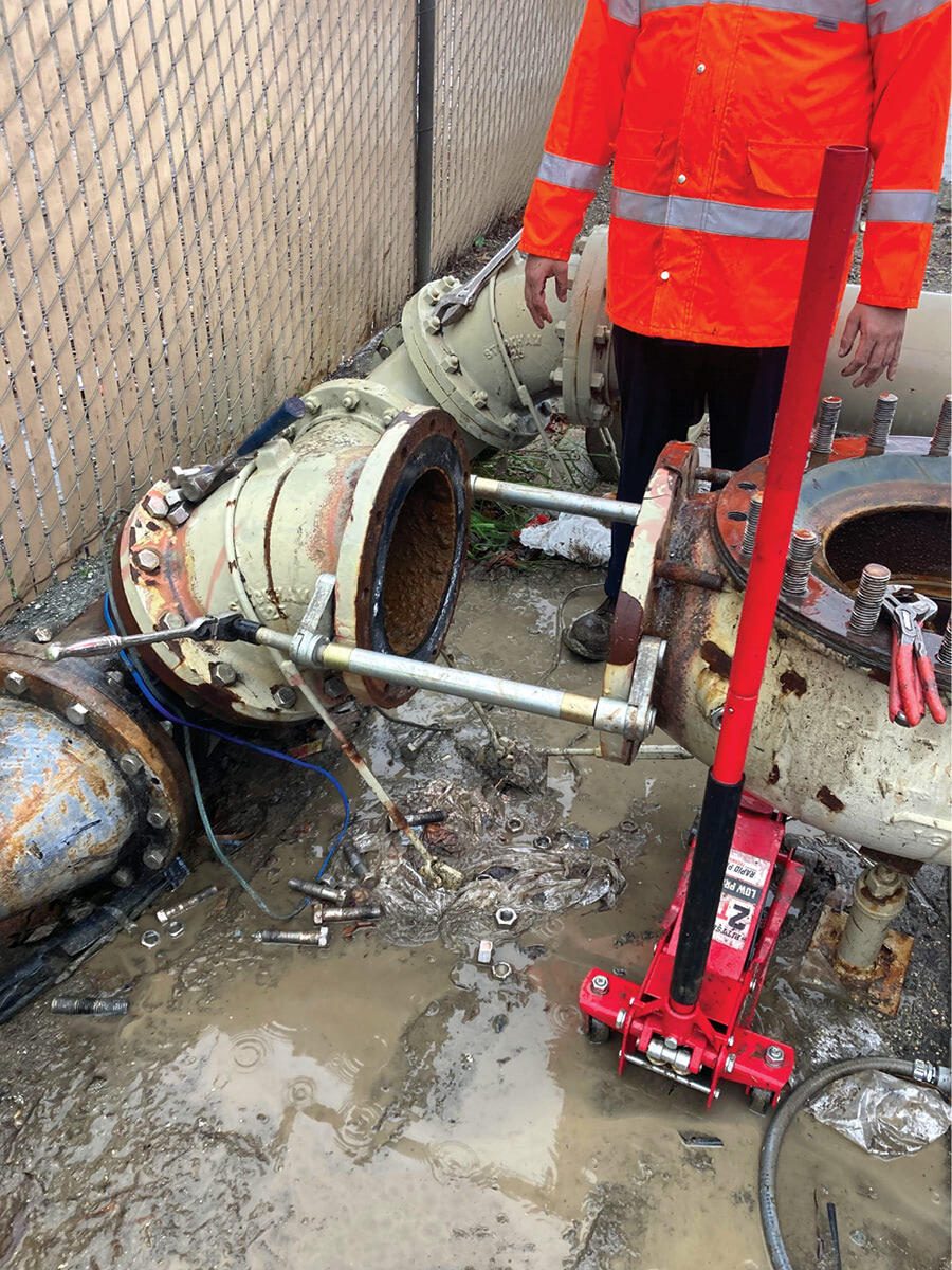 Water Departments Saving Time and Labor With Valve-Out Flange Spreader