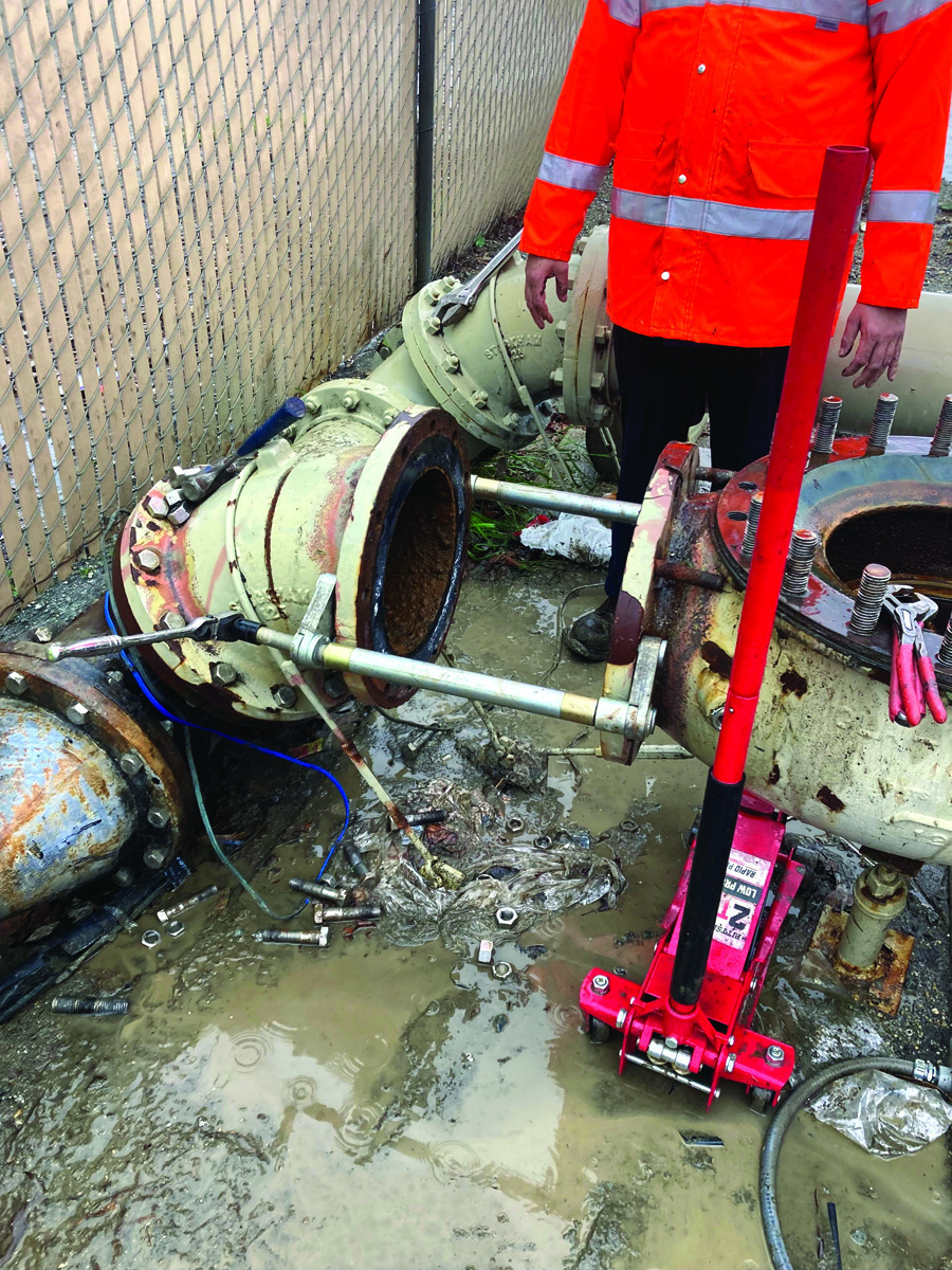 Water Departments Saving Time and Labor With Valve-Out Flange Spreader