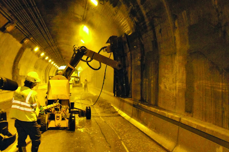 Conjet hydrodemolition surface prep robot