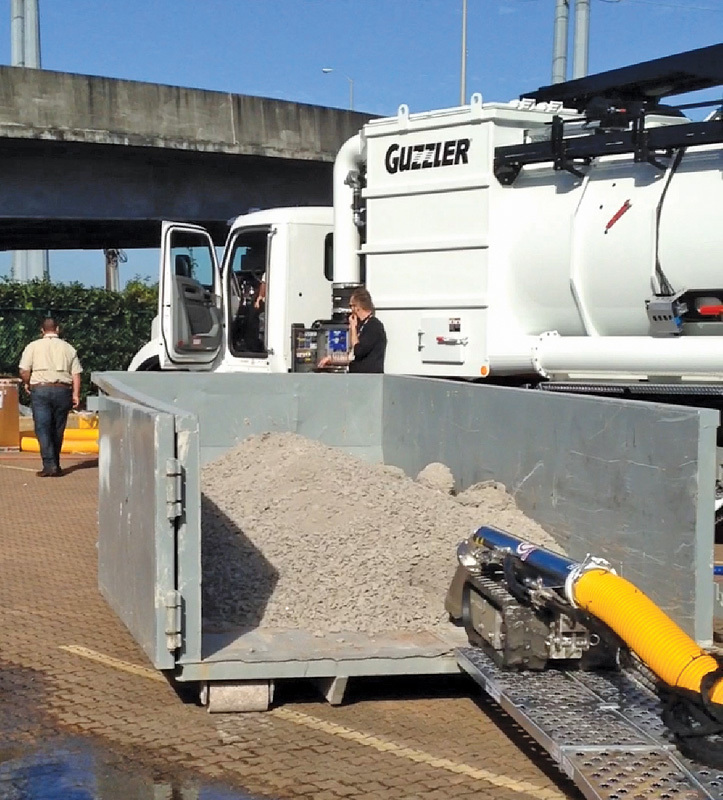 Guzzler CL industrial vacuum truck equipped with Gerotto Lombrico mini-excavator