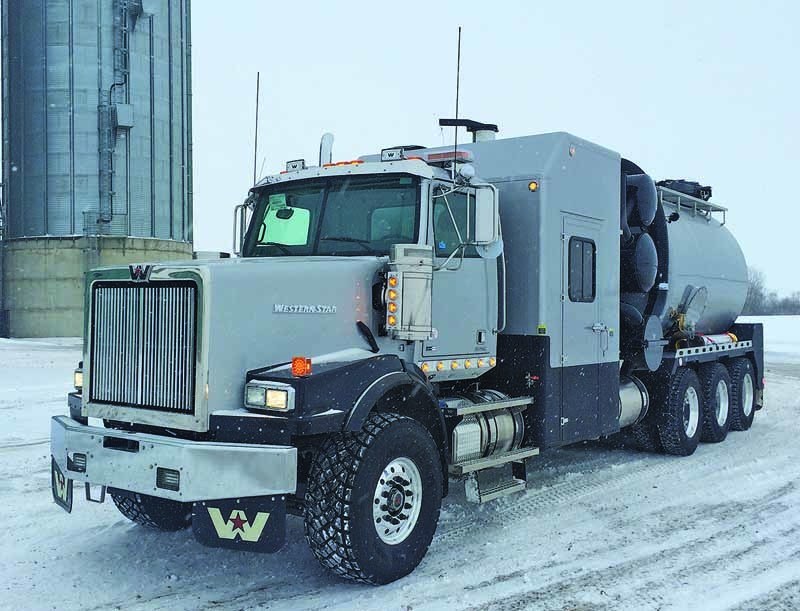 Jet/Vac Combination Trucks/Trailers - Petrofield Industries Tornado F4 Slope