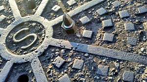 Mahole Cover Spikes