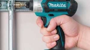 Makita dt03r1 action shot 1 171030 135802