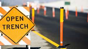 Open trench warning sign 2 171121 103102