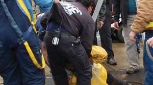 Pulling man out closeup 171031 135620