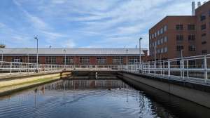 Secondarysettlingtanksatalexrenewswastewatertreatmentplant straight