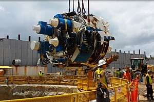 05 tbm head being lowered into tips shaft w500 171030 140048