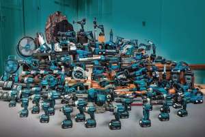 100 tools beauty shot