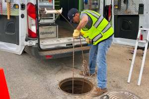 Luckinbilllowering ROVVER Xintomanhole