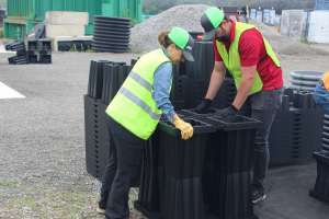 Connecting the crate