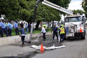 Crews from various agencies become familiar with each other and their equipment whiile cleaning up a simulated sso