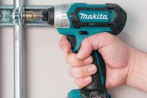 Makita dt03r1 action shot 1 171030 135802