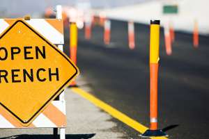 Open trench warning sign 2 171121 103102