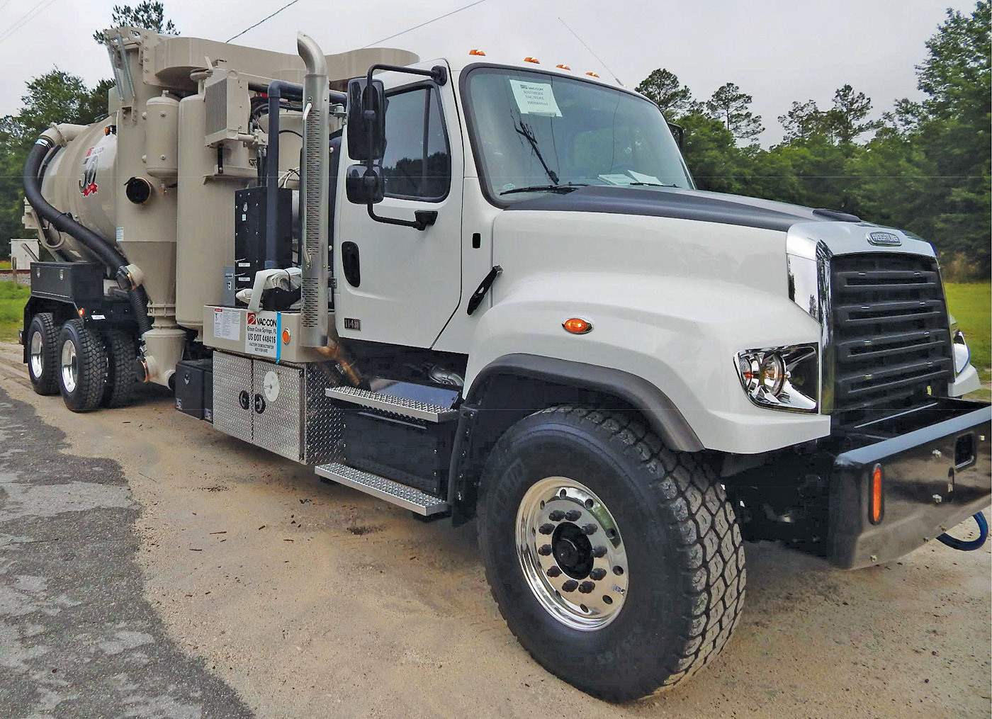 Industrial Vacuum Trucks - Vac-Con industrial vacuum loader