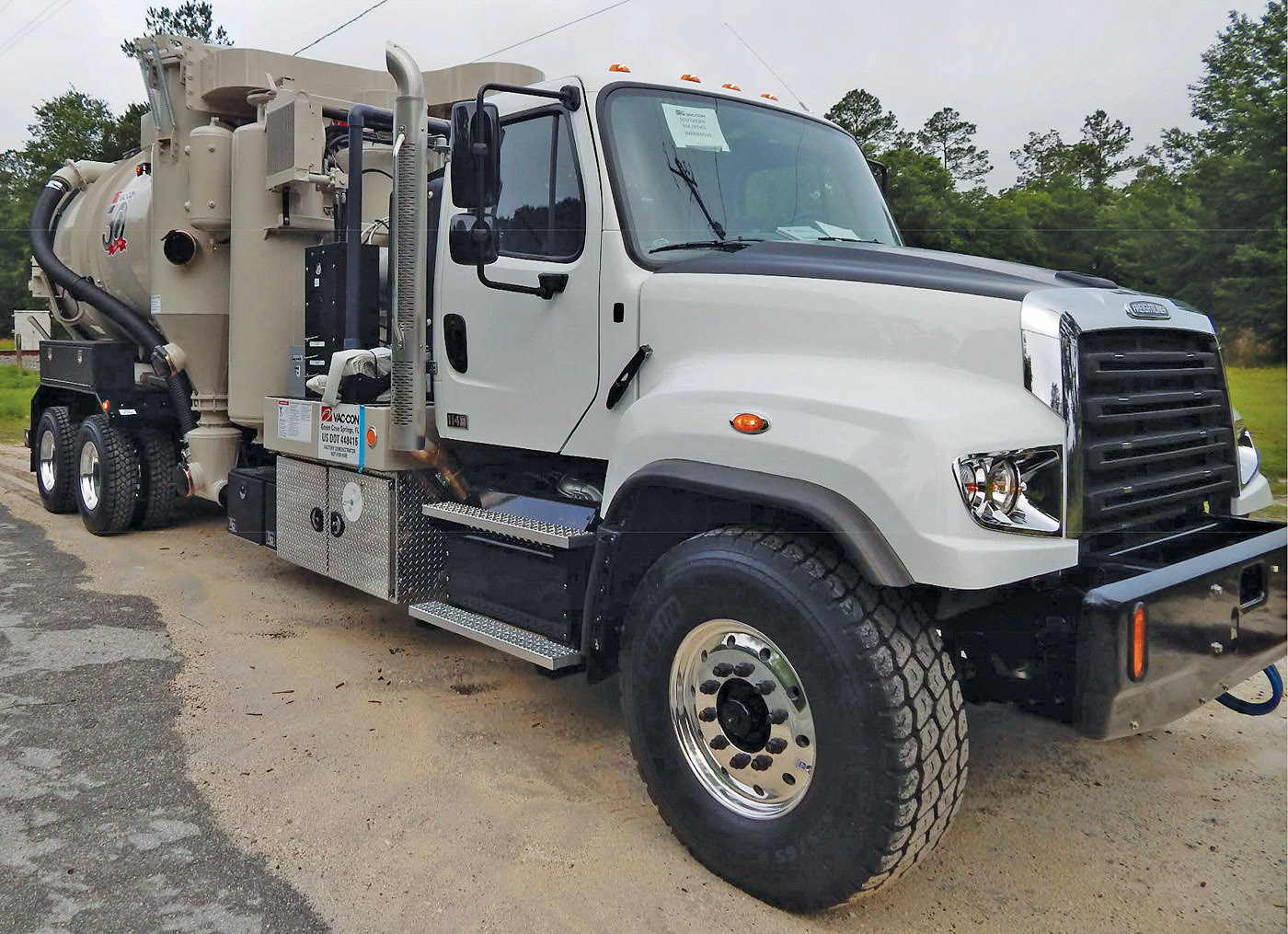 Industrial Vacuum Trucks - Vac-Con industrial vacuum loader