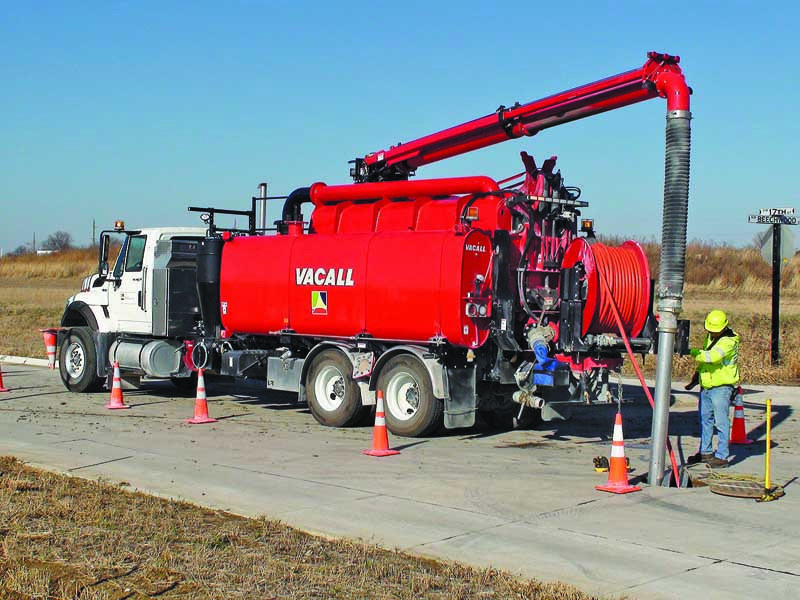 Industrial Vacuum Trucks - Combination sewer cleaner
