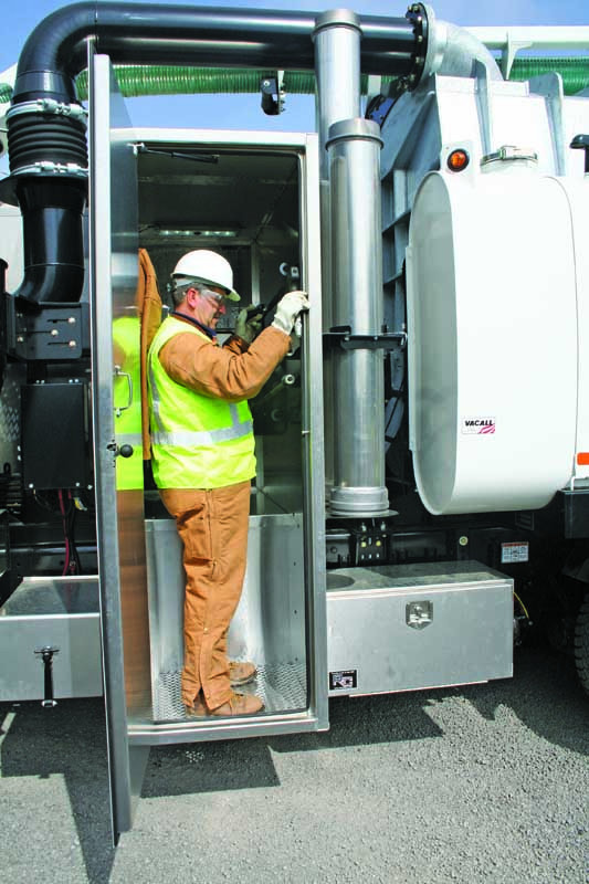 Vacall hydroexcavator step-in compartment